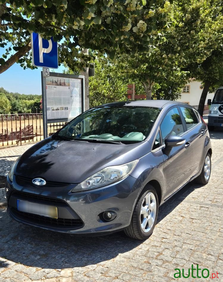 2010' Ford Fiesta photo #1