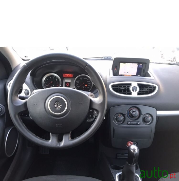 2009' Renault Clio photo #4