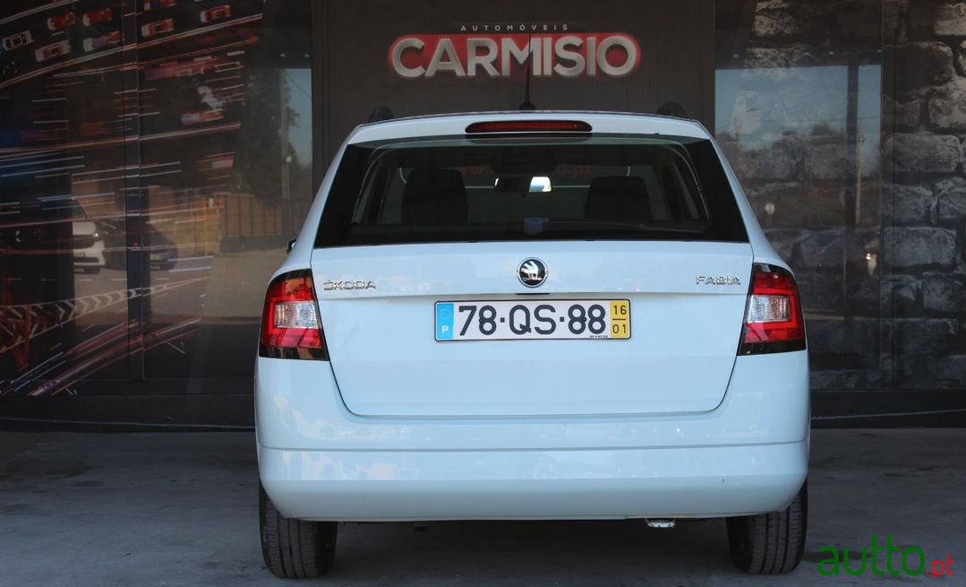 2016' Skoda Fabia Break photo #4