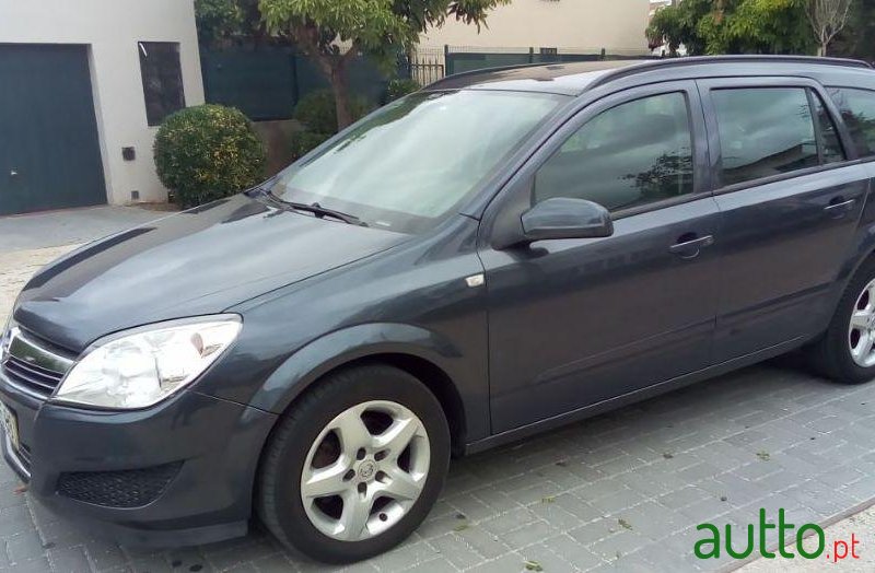 2007' Opel Astra Caravan photo #2