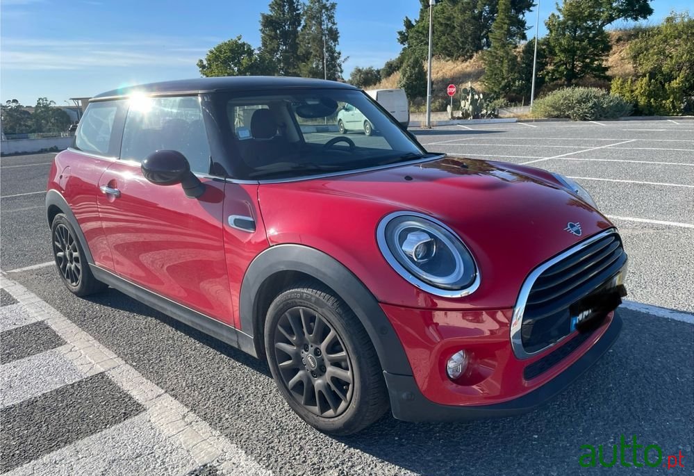 2018' MINI Cooper D photo #2