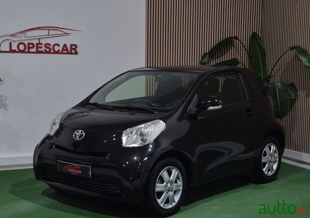 2010' Toyota iQ 1.0 Vvt-I photo #1