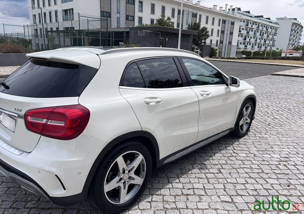 2014' Mercedes-Benz GLA 220 photo #5