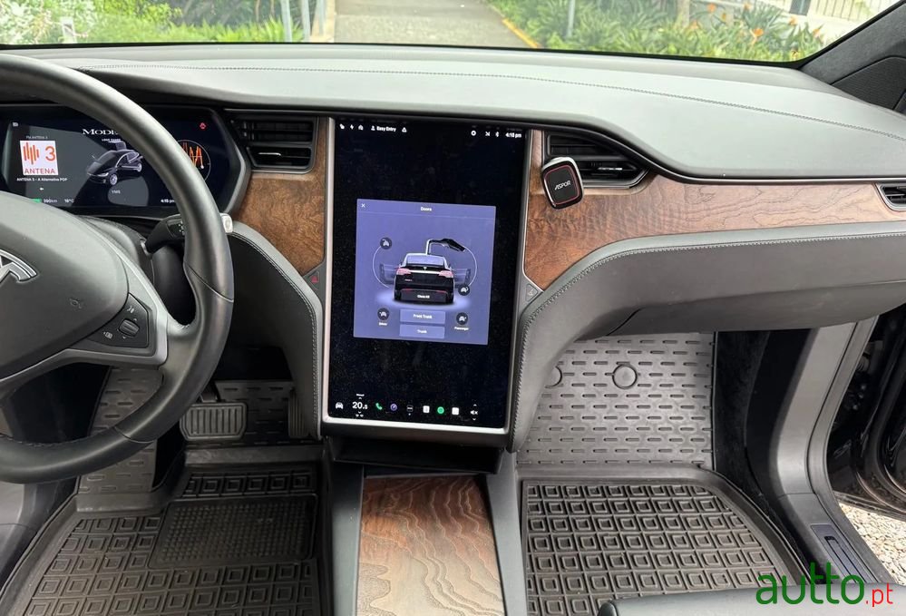 2020' Tesla Model X photo #2