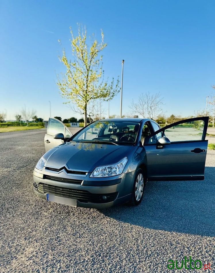 2006' Citroen C4 1.4 16V Sx photo #2
