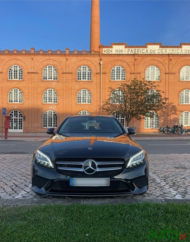 2019' Mercedes-Benz Classe C photo #1