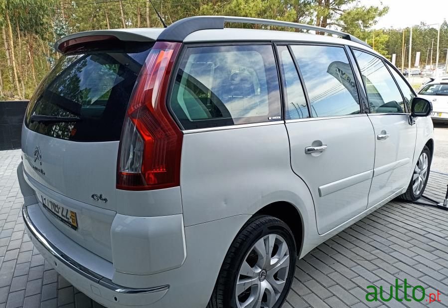 2012' Citroen C4 Picasso photo #4