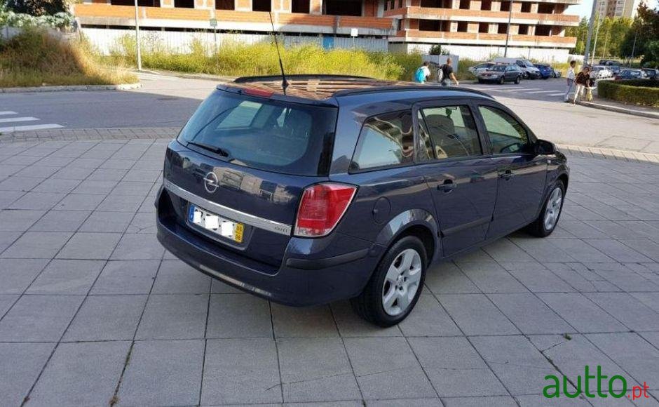 2006' Opel Astra Caravan photo #2