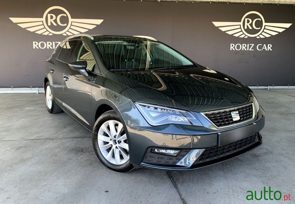 2019' SEAT Leon St photo #2