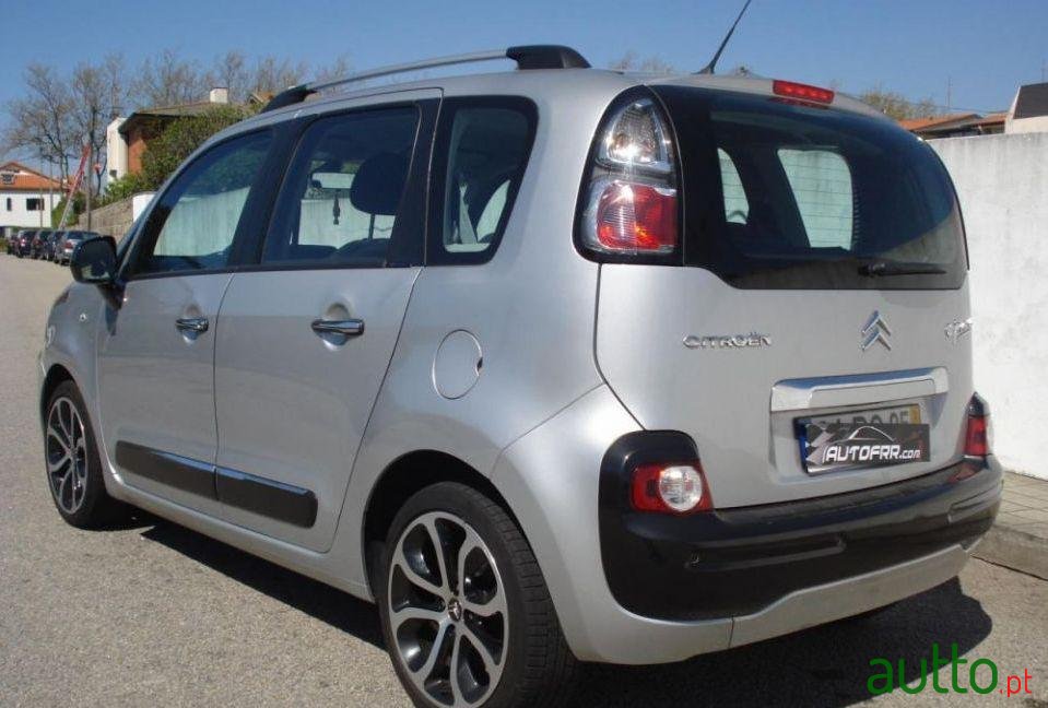 2011' Citroen C3 Picasso photo #1