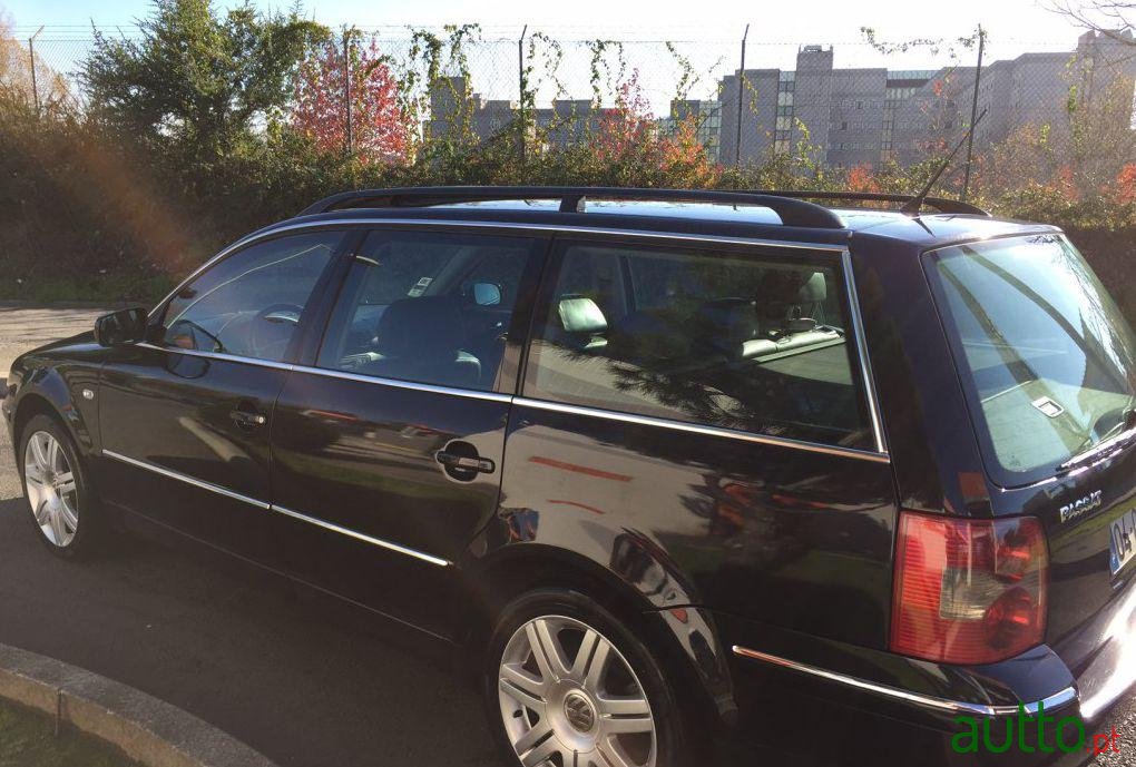 2002' Volkswagen Passat 1.9 TDi Highline photo #3