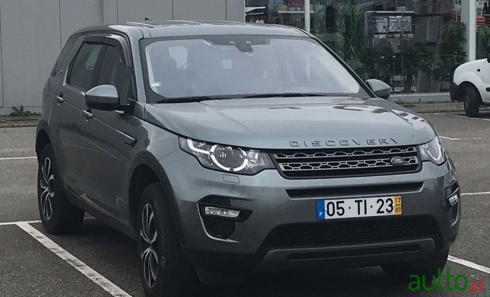 2017' Land Rover Discovery Sport photo #2