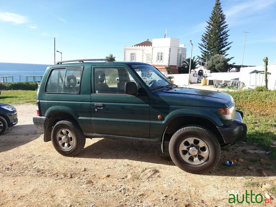 1997' Mitsubishi Pajero GLX photo #2