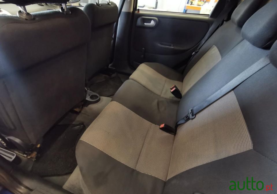 2005' Opel Corsa photo #5