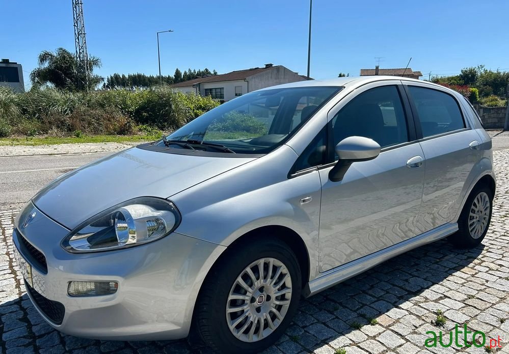2014' Fiat Punto 1.2 Easy S&S photo #2