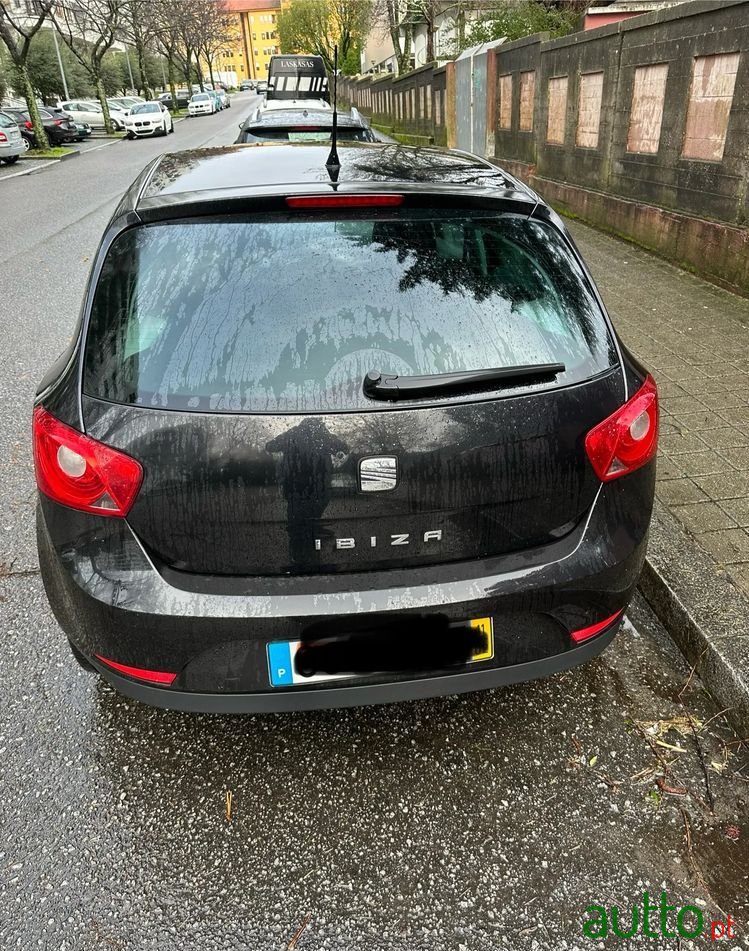2011' SEAT Ibiza photo #2