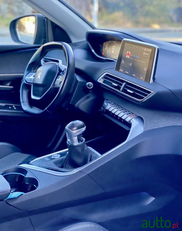 2017' Peugeot 3008 photo #2