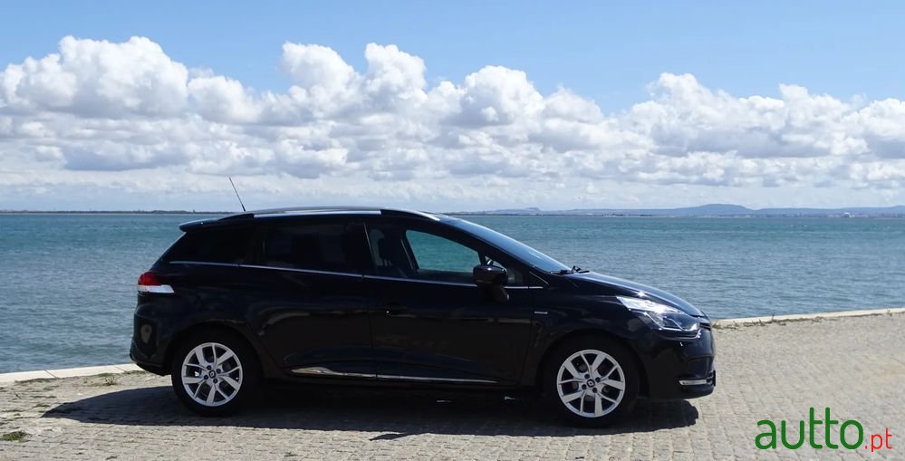 2019' Renault Clio Sport Tourer photo #4