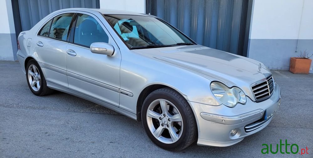 2004' Mercedes-Benz C 220 photo #5