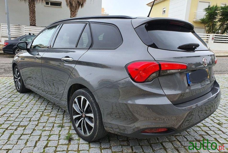 2017' Fiat Tipo Station Wagon photo #1