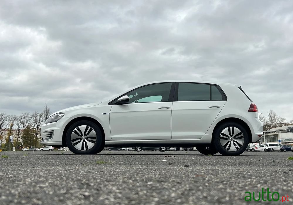 2015' Volkswagen Golf photo #6