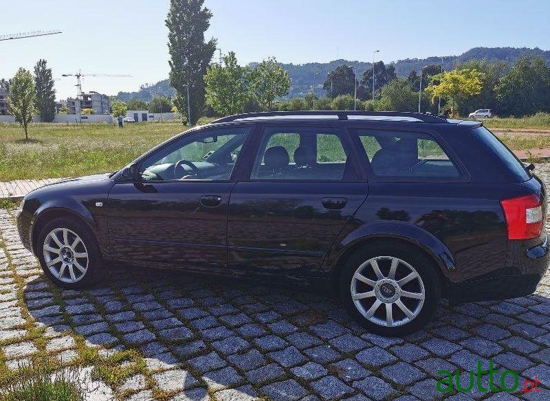 2003' Audi A4 Avant photo #2