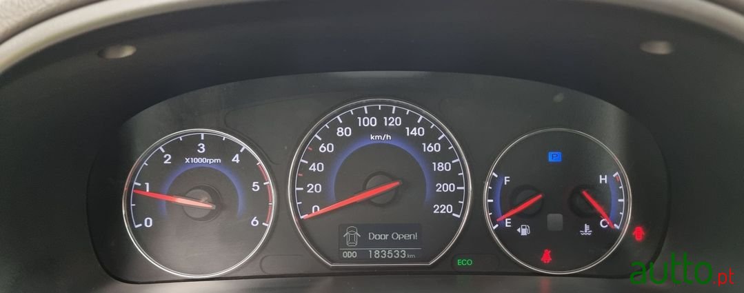 2012' Hyundai Santa Fe photo #3