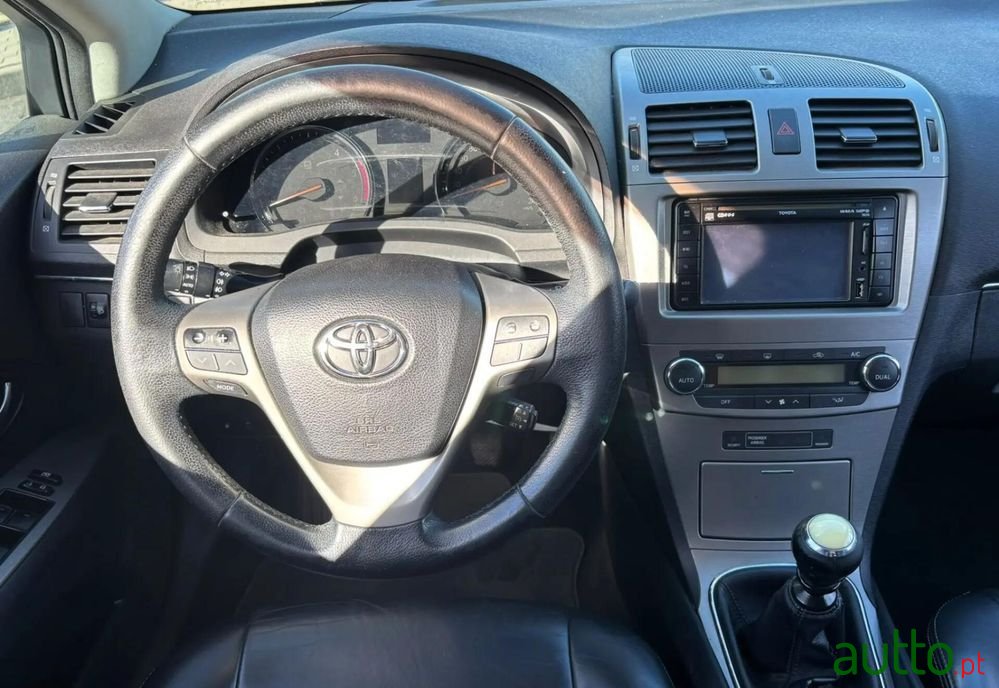 2010' Toyota Avensis Sd 2.0 D-4D photo #2