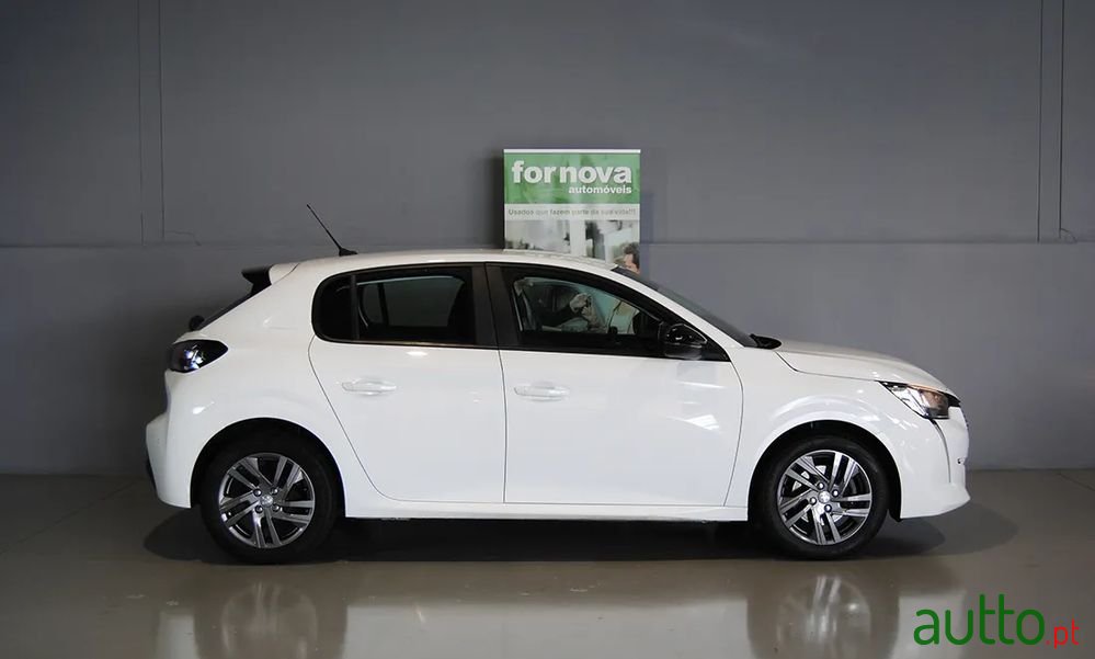 2022' Peugeot 208 photo #4