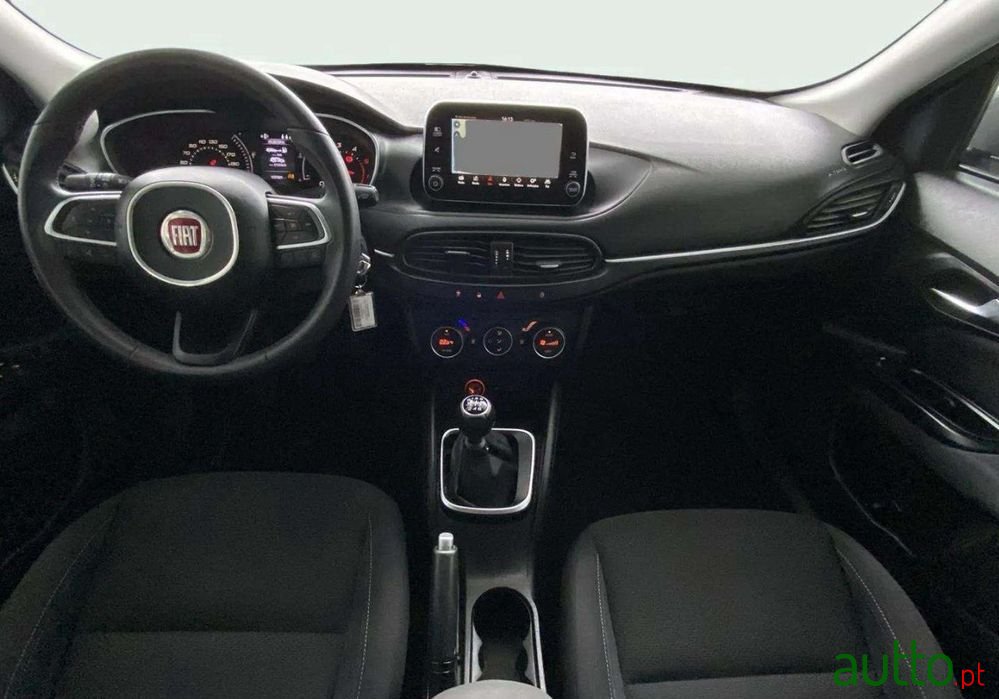 2020' Fiat Tipo Station Wagon photo #6