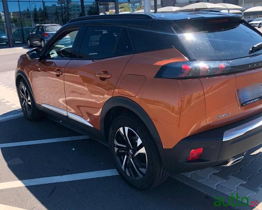 2020' Peugeot 2008 photo #2