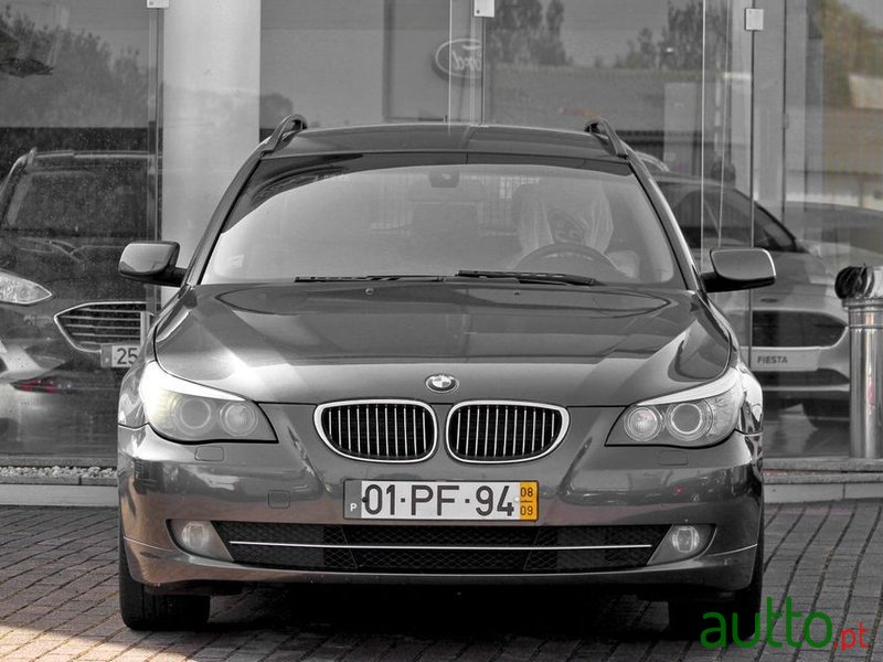 2008' BMW 520 Touring photo #2