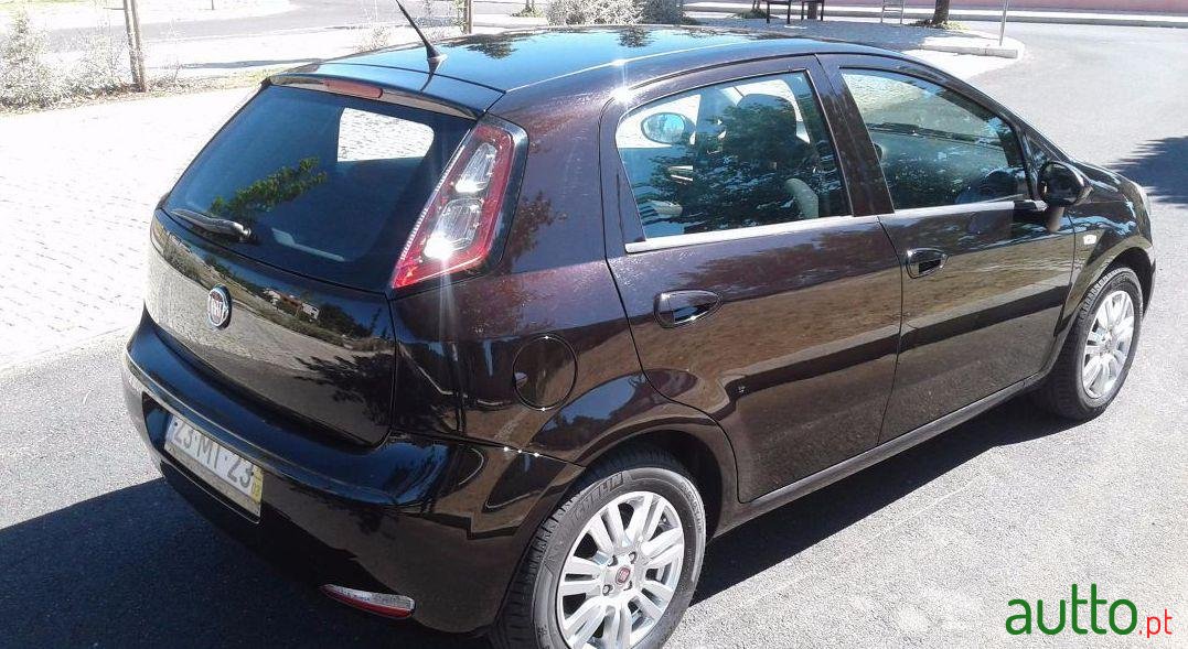 2012' Fiat Grande Punto Estimado photo #1