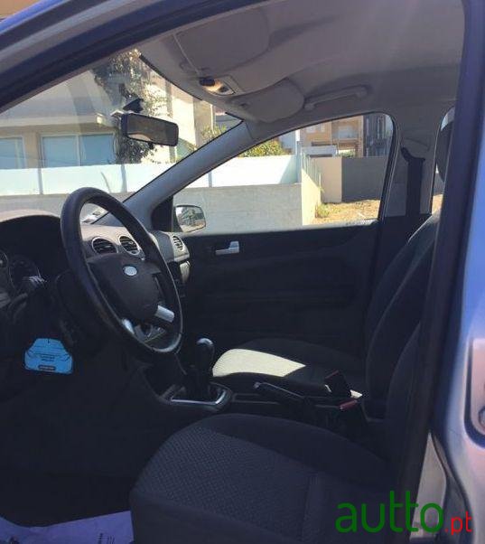 2005' Ford Focus Sw photo #4