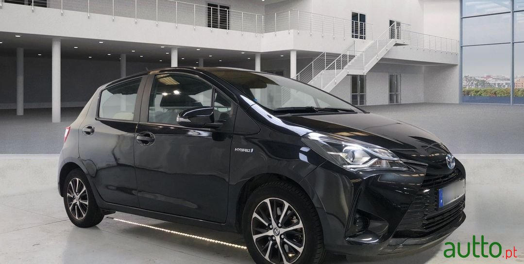 2020' Toyota Yaris photo #2