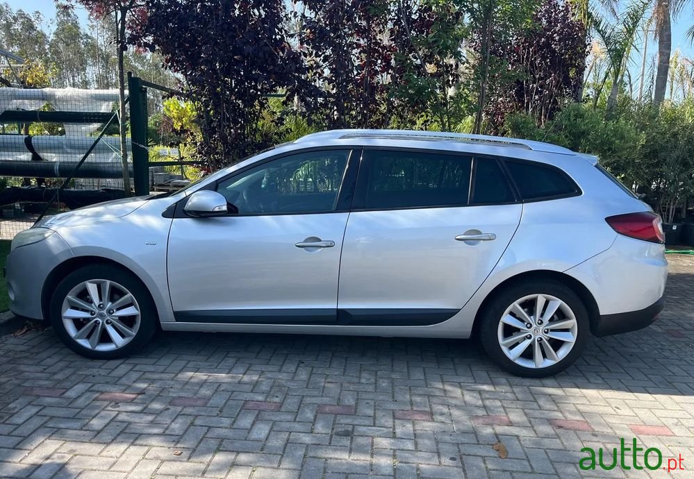 2010' Renault Mégane Sport Tourer photo #2