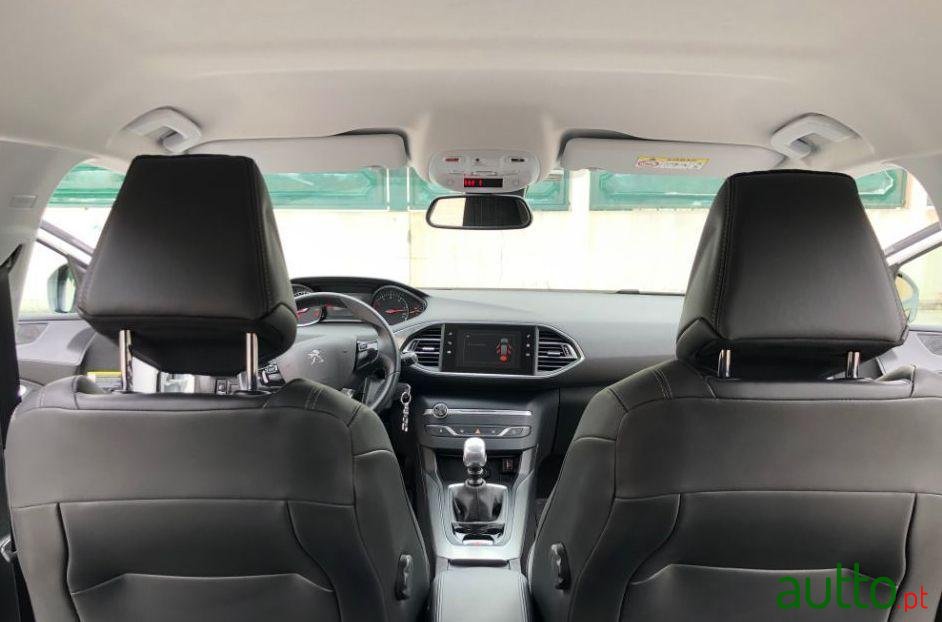 2019' Peugeot 308 photo #2