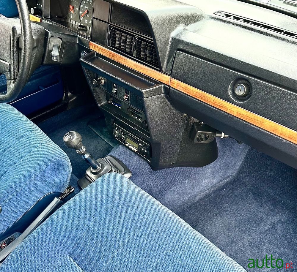 1993' Volvo 245 photo #6