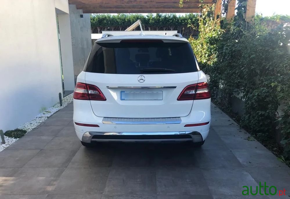 2013' Mercedes-Benz ML 250 Bluetec photo #4