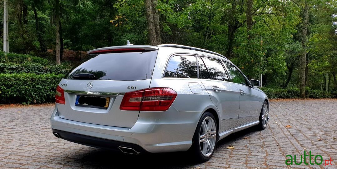 2012' Mercedes-Benz E-250 photo #6