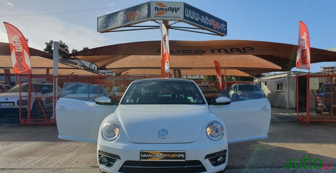 2018' Volkswagen New Beetle photo #1