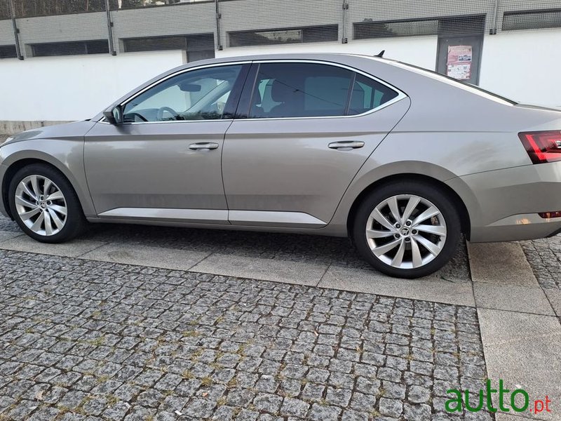 2019' Skoda Superb 1.6 Tdi Style photo #4