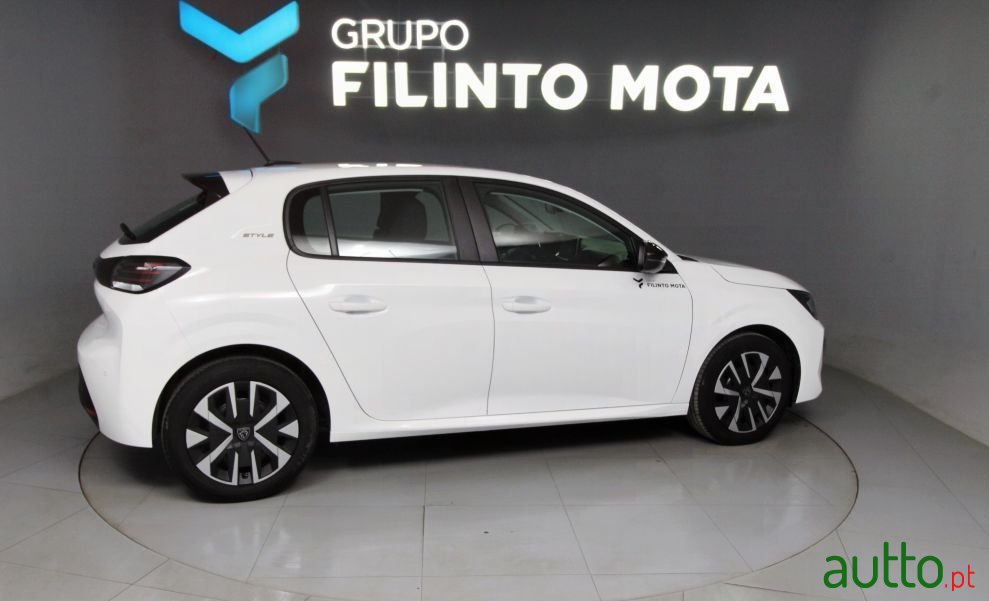 2024' Peugeot 208 photo #3