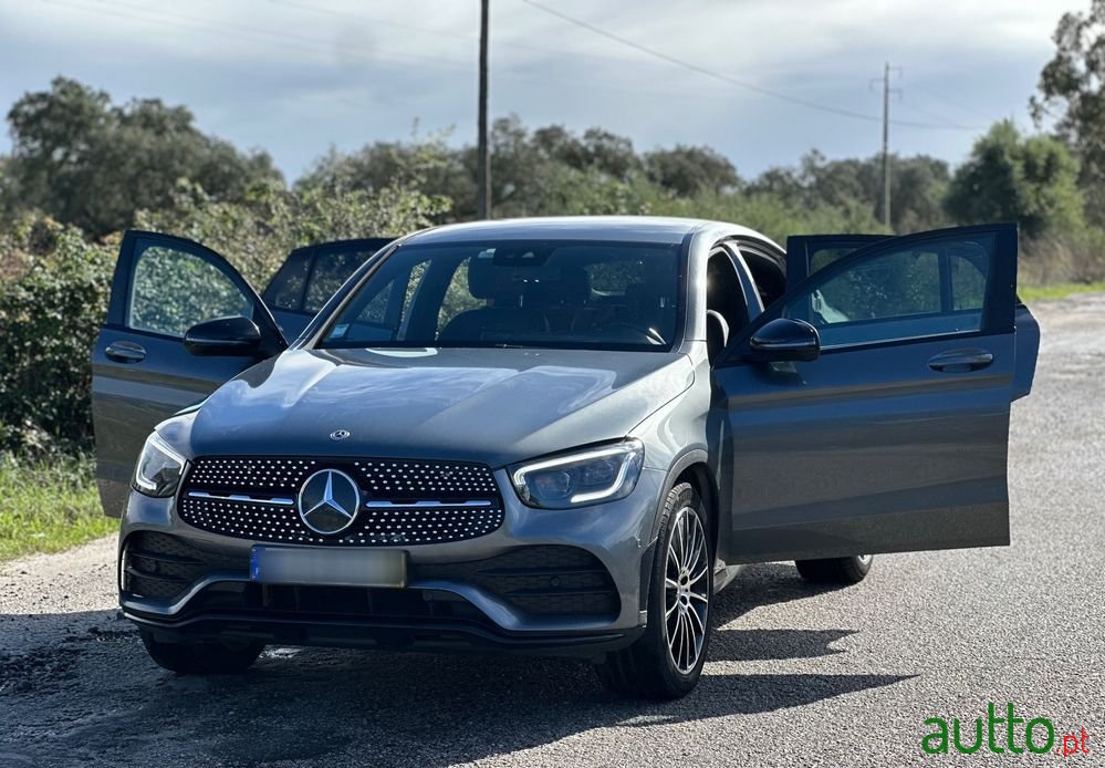 2019' Mercedes-Benz GLC 200 photo #2