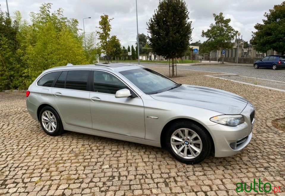 2012' BMW 525 photo #4