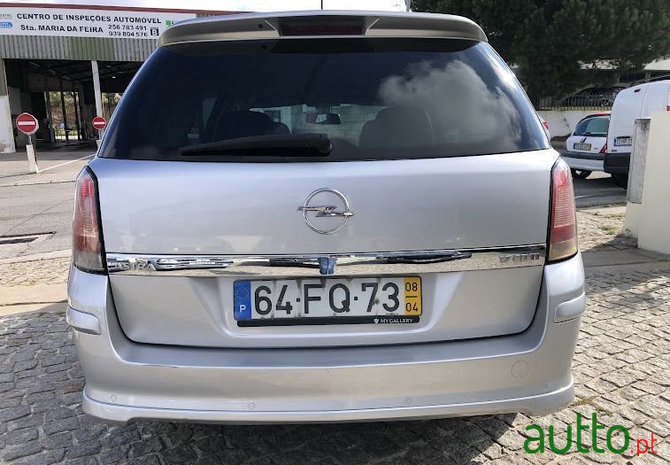 2008' Opel Astra Caravan photo #5