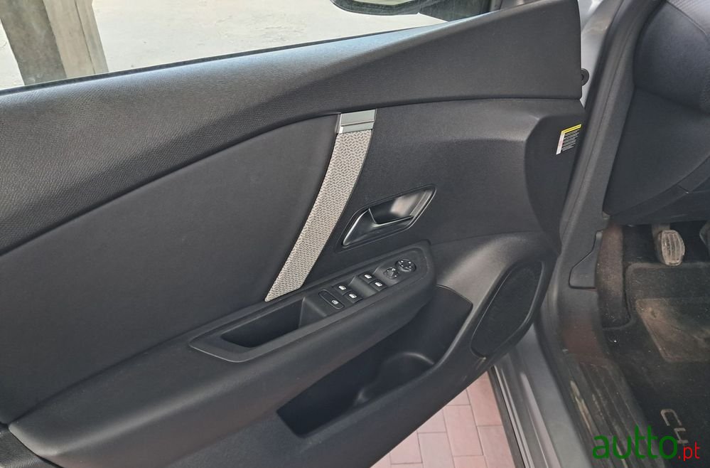 2021' Citroen C4 1.2 Puretech Feel Pack photo #3