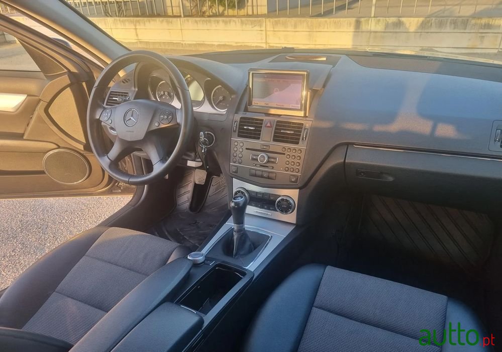 2010' Mercedes-Benz C 220 photo #5