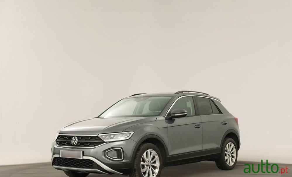 2023' Volkswagen T-Roc photo #3