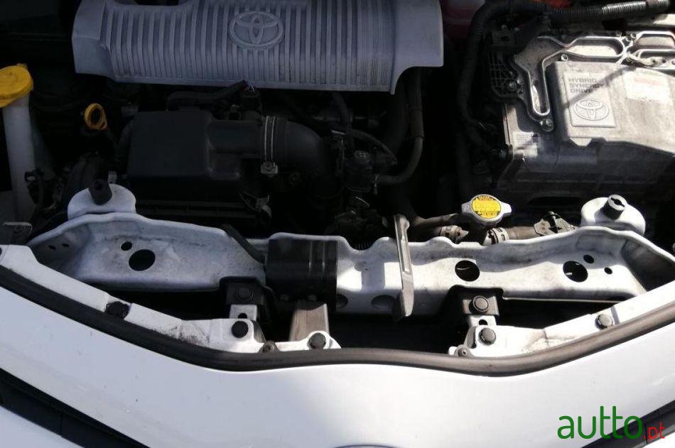 2014' Toyota Yaris photo #2